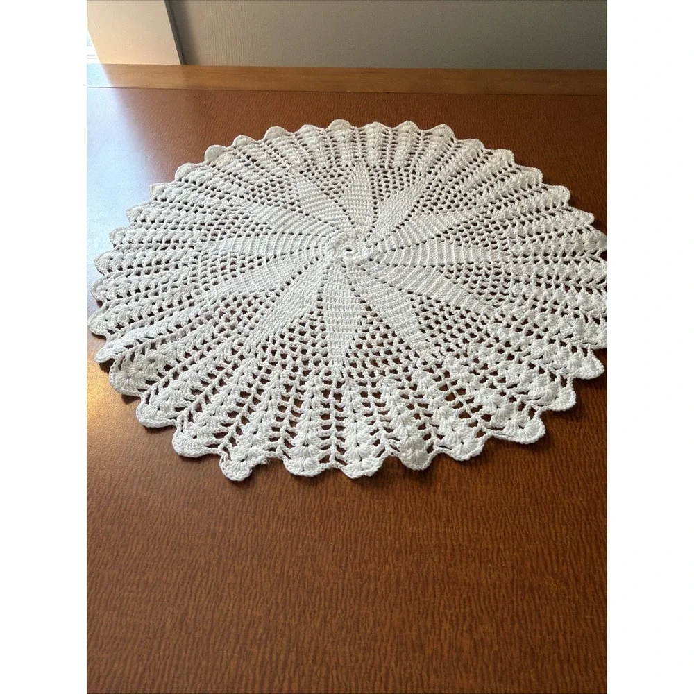 Vtg Bright White Spiral Star‎ Doily 12